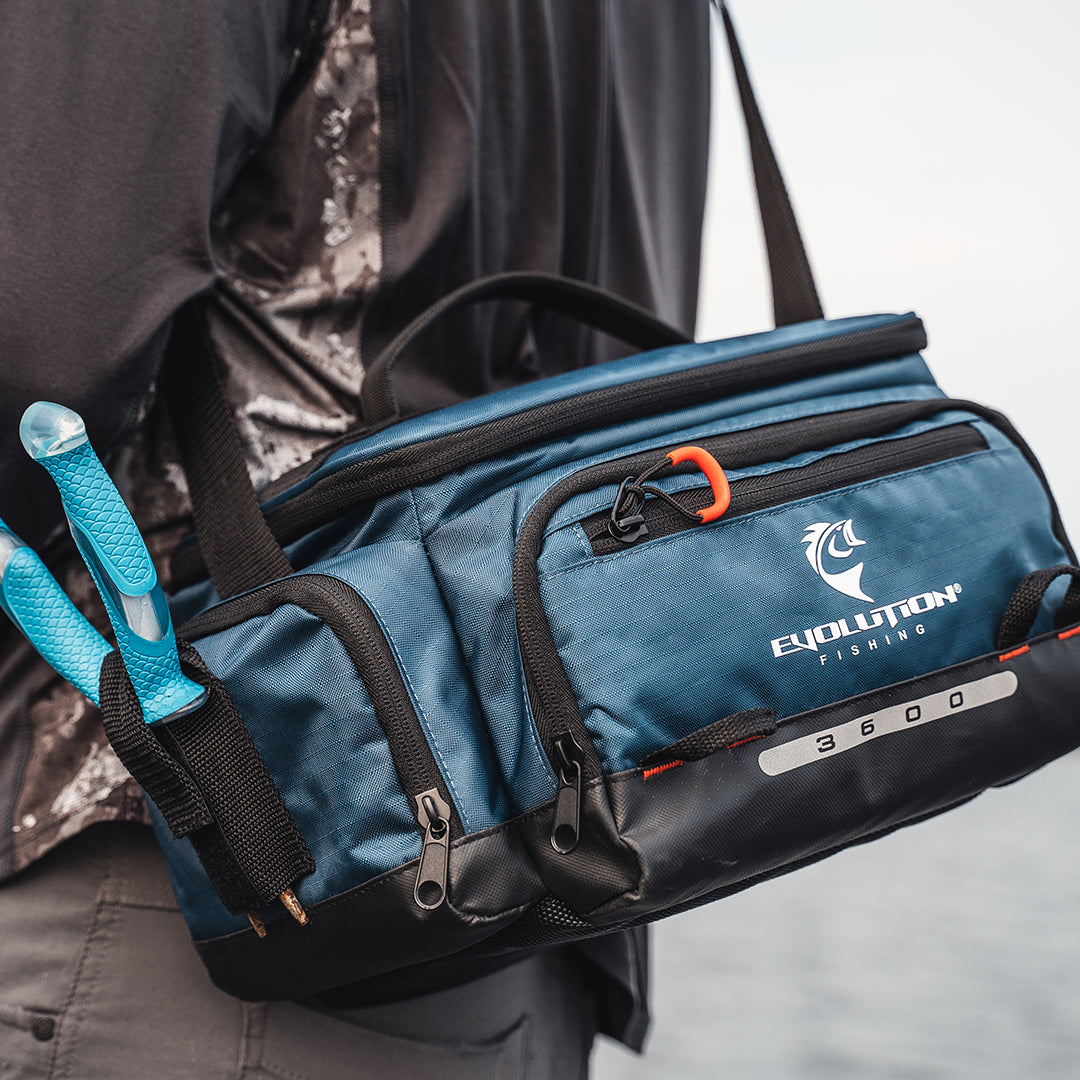Water-resistant tackle bag for kayak anglers