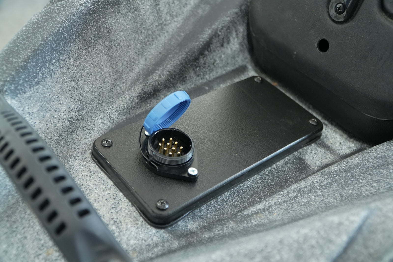 Electronics 5 Circuit Heavy Duty, Waterproof, Quick Disconnect Kit - Panel Mount and Harness (YP-QD5) 5 Circuit Heavy Duty, Waterproof, Quick Disconnect Kit - Panel Mount and Harness (YP-QD5)