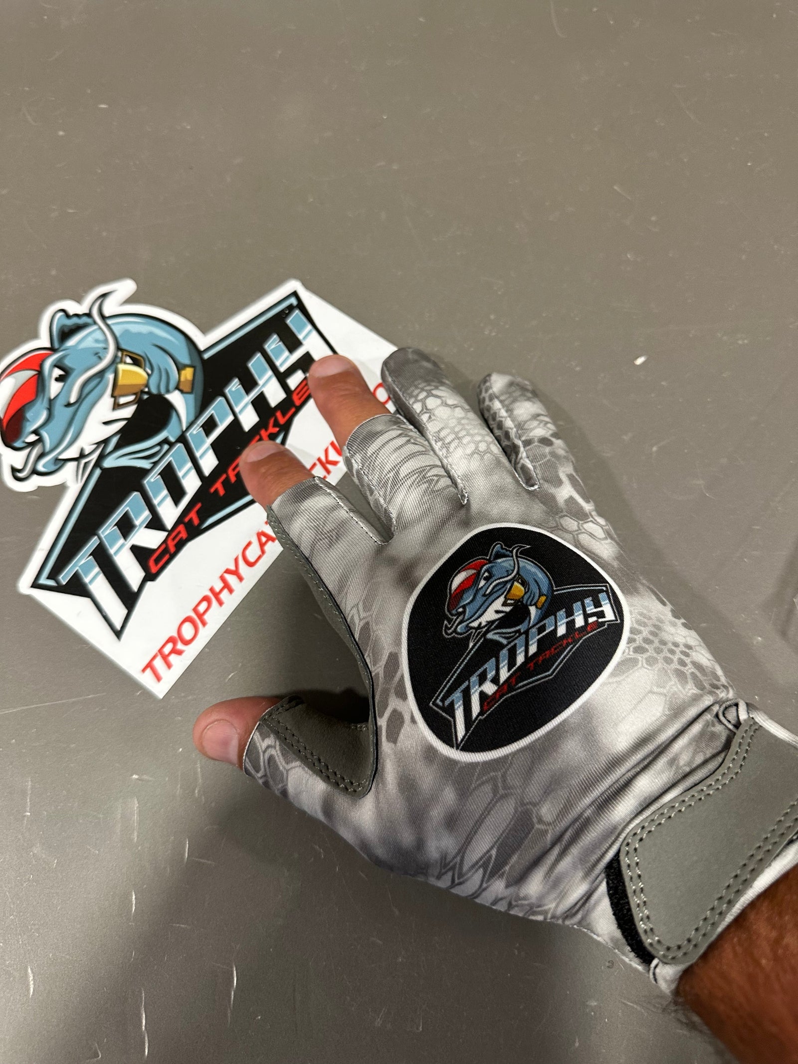 TCT fishing gloves for catfishing with reinforced grip zones