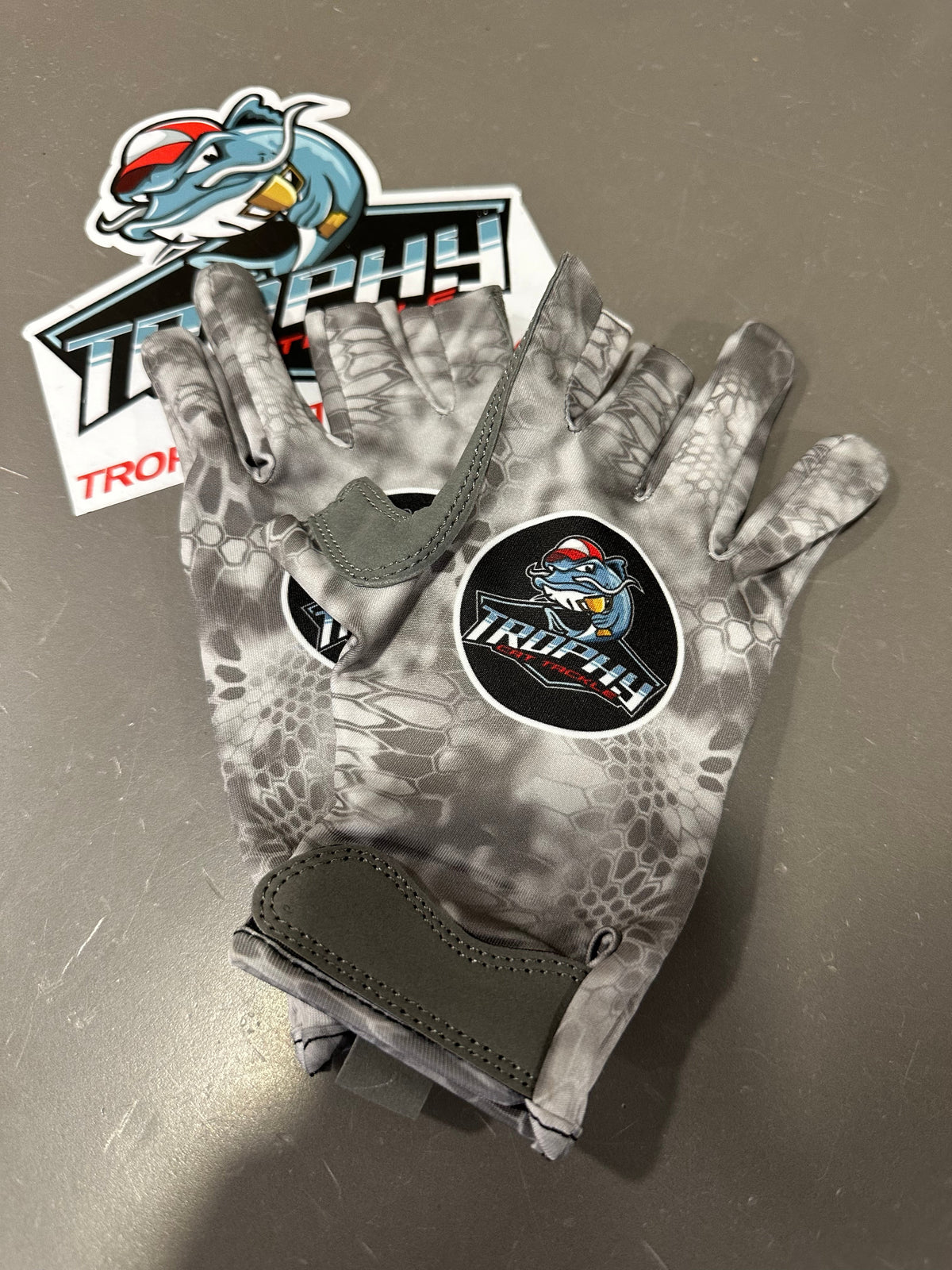 TCT fishing gloves for catfishing with reinforced grip zones