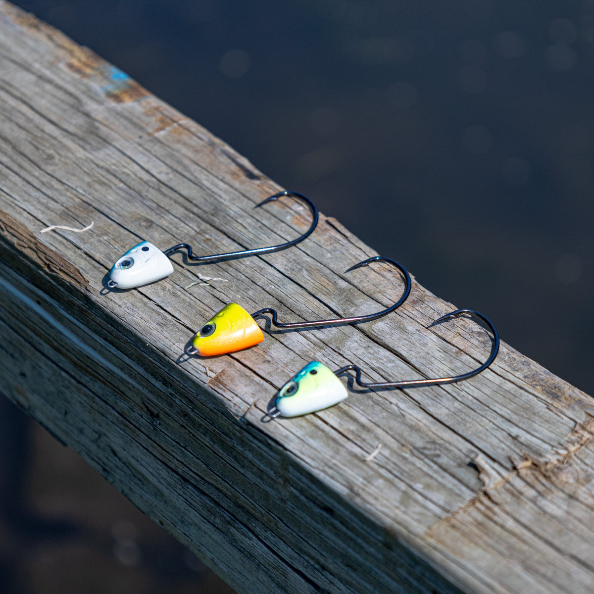 Bass fishing swing jig with lifelike swim action