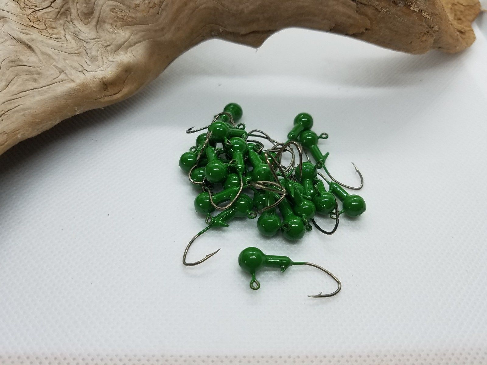 Crappie Jig Heads Cam's 1/16 oz Dark Green Jig Heads #2 Black Nickel Hook – 35 Pack Crappie Jig Heads 1/16 oz Dark Green – Strike Hard, Hold Tight