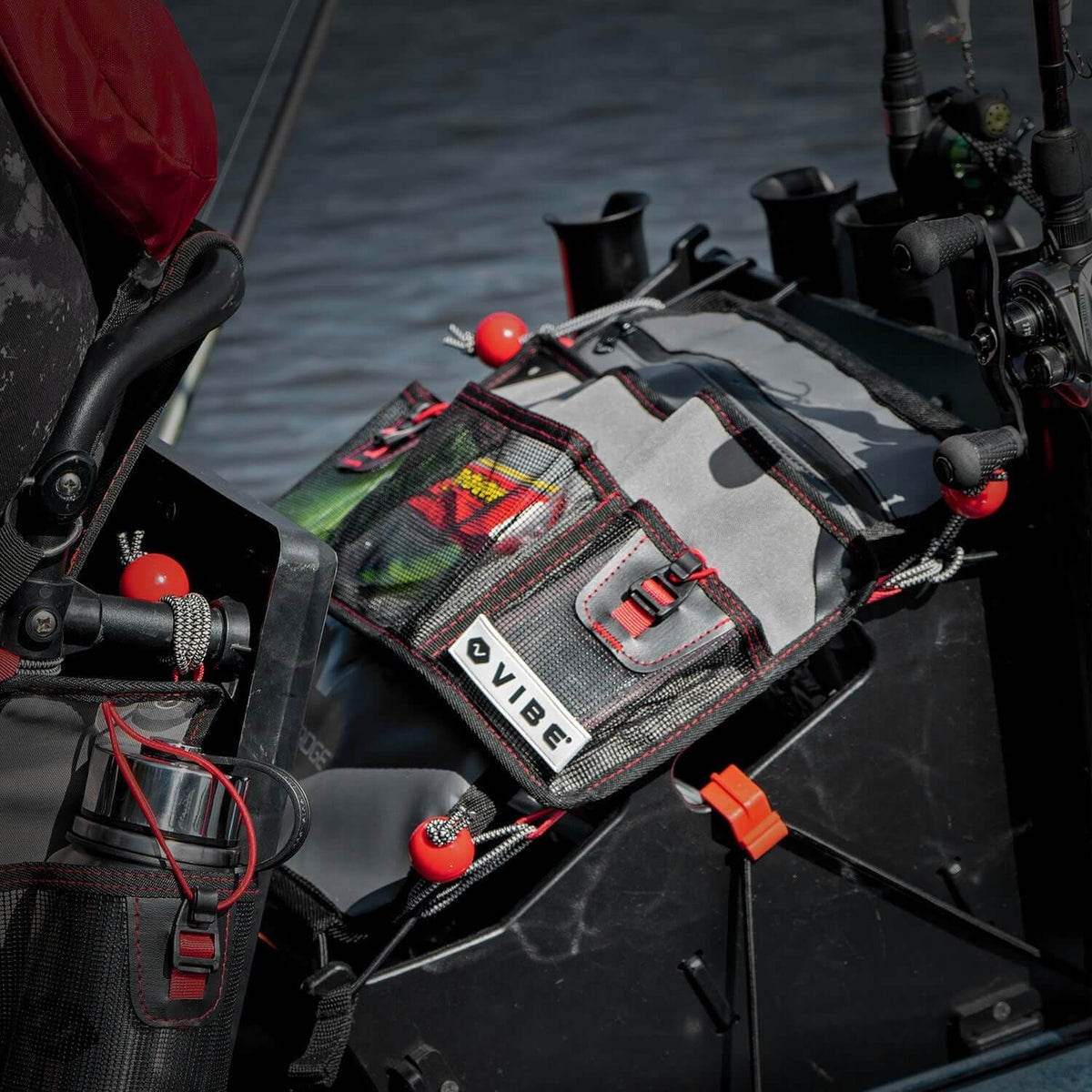 Mesh gear organizer attached with bungee-lashing ball