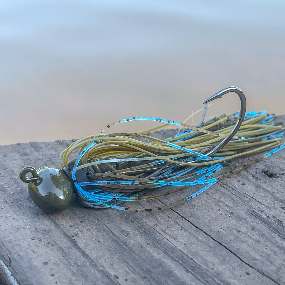 Snagless Football Jig 3/8 oz. / Blue Magic Snagless Football Jig
