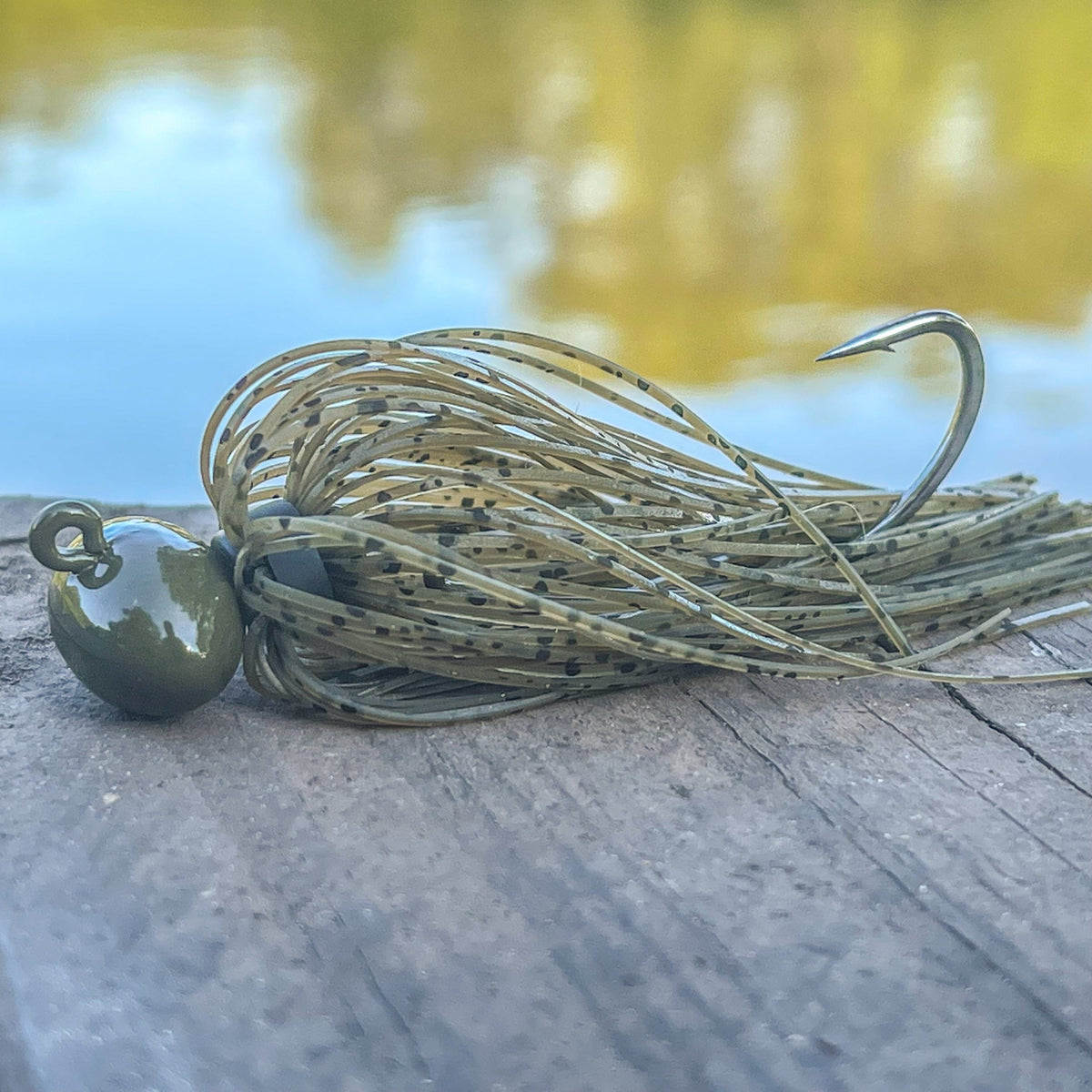 Snagless Football Jig 3/8 oz. / Green Pumpkin Snagless Football Jig